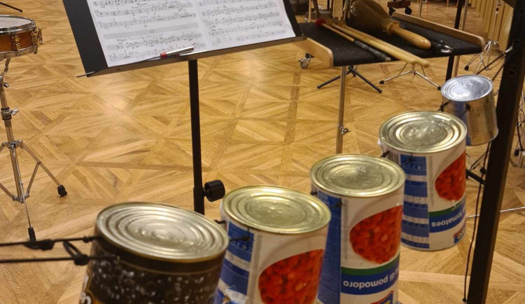 Brno čeká netradiční koncert. Bubeníci využijí plechovky, brzdové kotouče i květináče