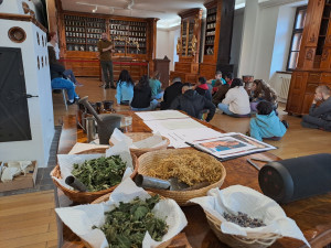 Návštěvníci mohou opět objevovat tajemství Barokní lékárny. Po dvou letech je expozice znovu otevřena