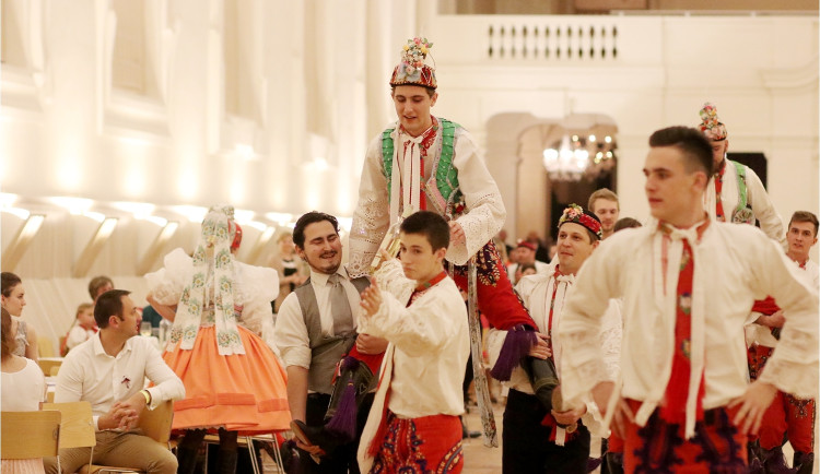 Kam o víkendu na jižní Moravě? Za modely aut či vláčků nebo na krojový ples