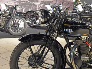 Výstava se 44 motocykly Ariel je raritou nejen v Česku, ale i na celém světě. A koná se zrovna v Brně
