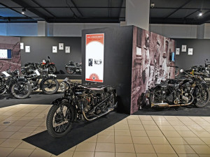 Výstava se 44 motocykly Ariel je raritou nejen v Česku, ale i na celém světě. A koná se zrovna v Brně