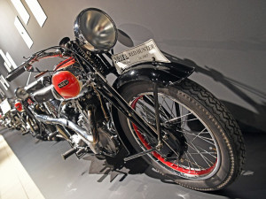Výstava se 44 motocykly Ariel je raritou nejen v Česku, ale i na celém světě. A koná se zrovna v Brně