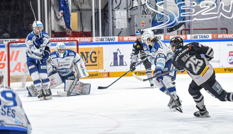 Kometa porazila Karlovy Vary 5:1. Doma vyhrála pošesté v řadě