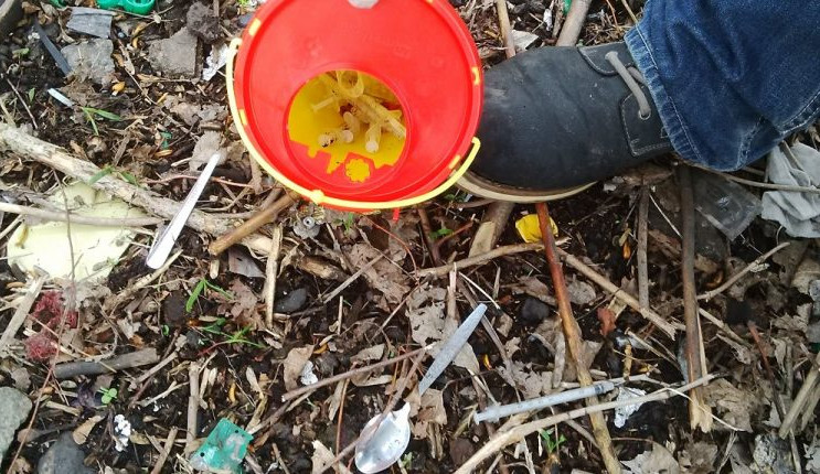 V ulicích Brna se loni povalovalo třicet tisíc použitých stříkaček. Pomohou speciální kontejnery