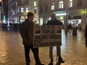 VIDEO: Lidé v Brně znovu protestují proti Ficovi. Znepokojuje je politická situace na Slovensku
