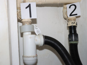 Fušer z Brna si napojil plyn hadicí od vysavače. K výbuchu mohlo dojít kdykoliv, v bytě i kouřil