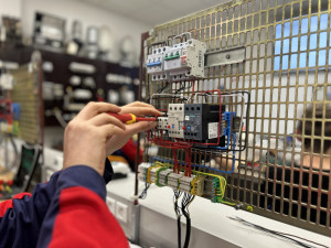 Na trhu mohou chybět elektrikáři, kteří se starají o distribuční síť. EG.D otevírá nové třídy