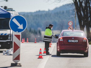 Kontroly na hranicích se Slovenskem končí, budou jen namátkové. Migrantů podle vlády ubývá