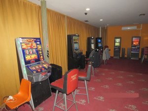 VIDEO: Celníci na jihu Moravy odhalili čtyři nelegální herny. Zabavili v nich osmnáct automatů