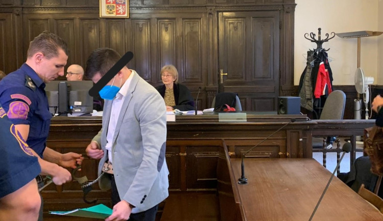 Vnímali jsme to jako fór, tvrdí muž, který podle žalobce shodil turistu z hradeb Špilberku