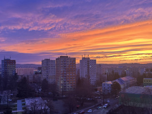 Rudě zbarvené nebe ráno i večer. Jak vznikají červánky? A o čem vypovídají?