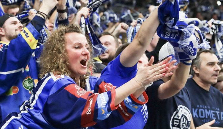 Kometa ovládla pražskou O2 arenu. Po nájezdech porazila Spartu 5:4