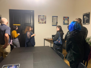 Ukrajinská umělkyně v Brně představila obrazy, které malovala v evakuačním vlaku