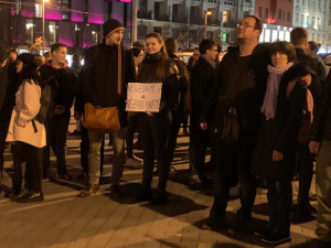 VIDEO: Lidé v Brně si připomněli šest let od vraždy novináře Kuciaka. Znepokojuje je politická situace na Slovensku