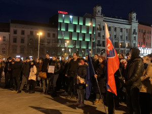 VIDEO: Lidé v Brně si připomněli šest let od vraždy novináře Kuciaka. Znepokojuje je politická situace na Slovensku