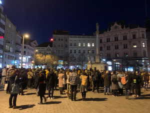 VIDEO: Lidé v Brně si připomněli šest let od vraždy novináře Kuciaka. Znepokojuje je politická situace na Slovensku