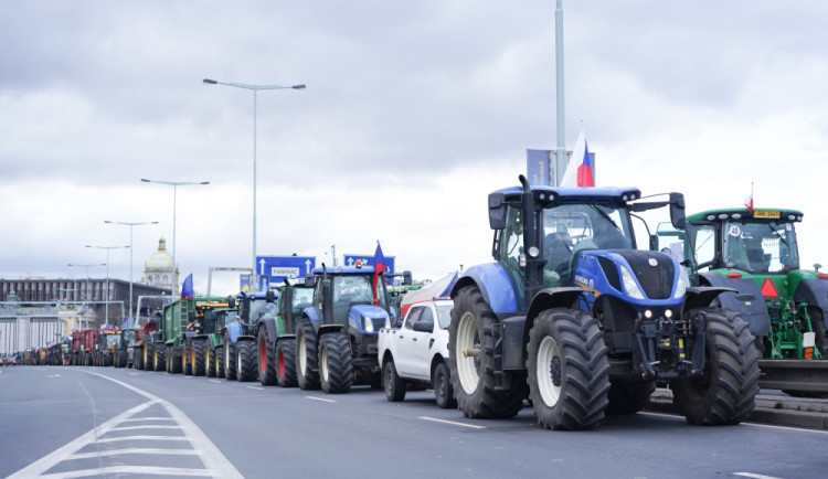 Zemědělci z jihu Moravy chystají ve čtvrtek protesty na hranicích. Projedou i Brnem