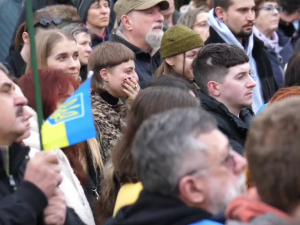 Brno si připomíná dva roky od začátku války na Ukrajině. Lidé vyjádřili podporu na shromáždění