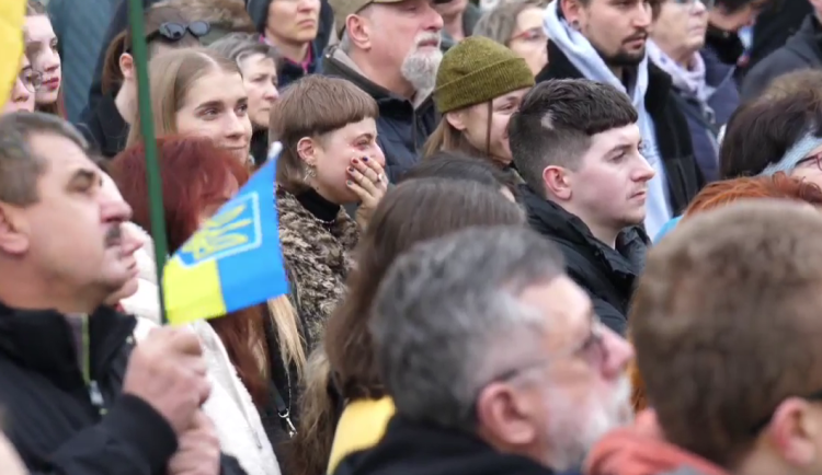 Brno si připomíná dva roky od začátku války na Ukrajině. Lidé vyjádřili podporu na shromáždění