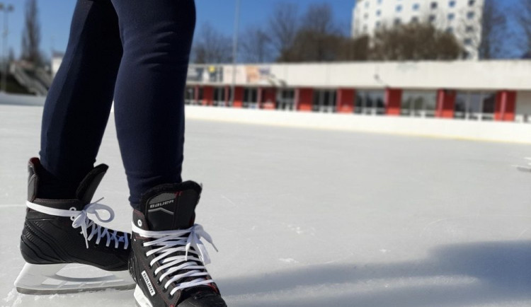 Jarní teploty nepřály venkovním kluzištím v Brně. Sezonu musela ukončit dříve, než bylo v plánu