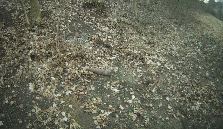 Rybář našel u Prýglu dělostřelecký granát. Munici do kanónu zneškodnil pyrotechnik