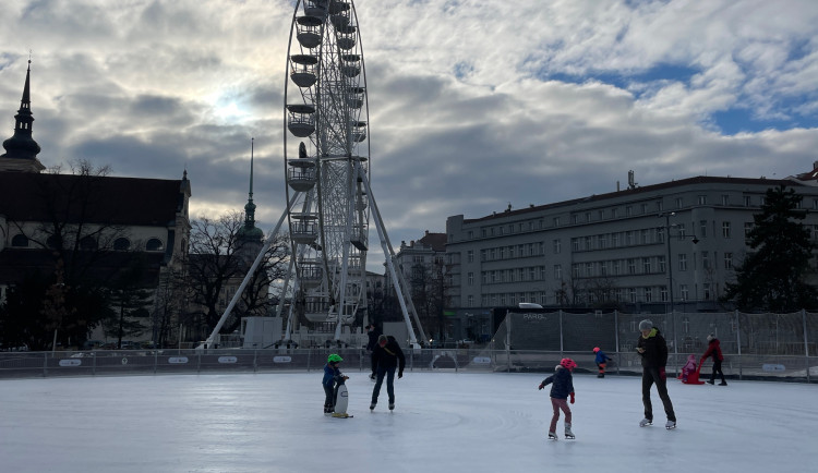 Brněnské náměstí se rozloučilo s kluzištěm i vyhlídkovým kolem. Atrakce přilákaly rekordní počet návštěvníků