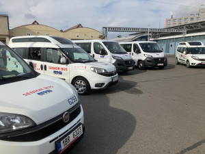 Brněnské seniorbusy mají novou posilu. Dovezou důchodce k lékaři, na nákup i do divadla