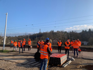 Dělníci připravují terén pro nové nádraží v Králově Poli. Budova půjde v létě k zemi, do dvou let vyroste nová