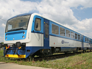Potíže na trati u Brna působil výškový rozdíl kolejnic. Vadný spoj poškodil kola několika vlakům