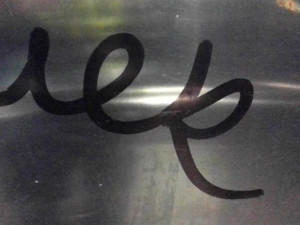 Sprejeři si vzali do parády brněnskou památku. Podpis podezřelých strážníci odhalili i na dalších místech po městě