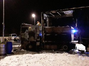 Na dálničním odpočívadle u Brna vzplál kamion. Řidič v kabině zemřel