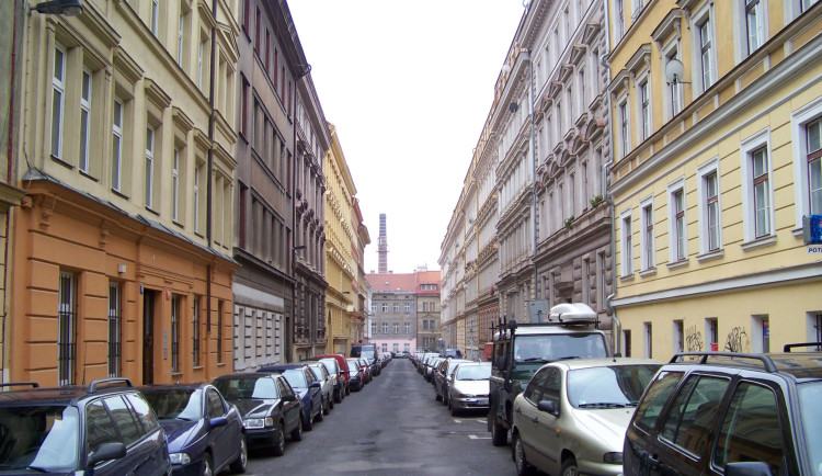 Brno za sto milionů opraví ulici v Žabovřeskách, chodníky i silnice jsou podle radních v havarijním stavu