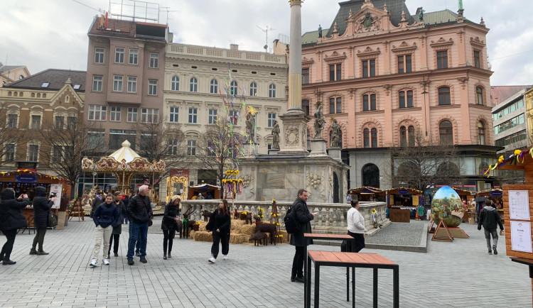 Žena z Brna si vyrazila na velikonoční trhy. Opila se a ohrožovala lidi vycházkovou holí s kovovým bodcem