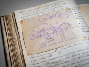 Neznámý muž věnoval brněnské technice vzácnost. Doma našel přes sto let stará ručně psaná skripta