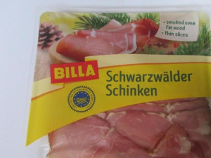 Potravináři nalezli před Velikonocemi v brněnských obchodech plesnivé šunky a sýry