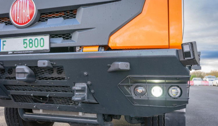 Kamiony budou muset mít od léta senzory pro mrtvé úhly. Vyvíjeli je v Brně