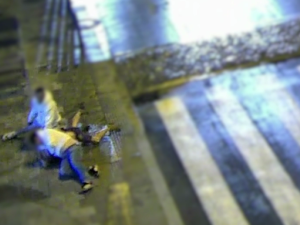 VIDEO: Dvojice zbila muže u brněnského nádraží do bezvědomí. Policisté pátrají po oběti brutálního útoku