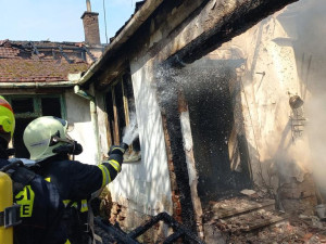 U rodinného domu na Brněnsku spadla zeď. Důvodem byly výkopové práce na sousedním pozemku