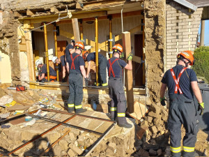 U rodinného domu na Brněnsku spadla zeď. Důvodem byly výkopové práce na sousedním pozemku