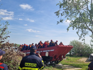Do jihomoravských Pasohlávek přijely tři stovky členů záchranných složek. Cvičili záchranu při povodních