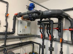 VIDEO: Pracovníci napouští kašnu na Moravském náměstí. Brněnské moře letos zahájilo sezonu dříve