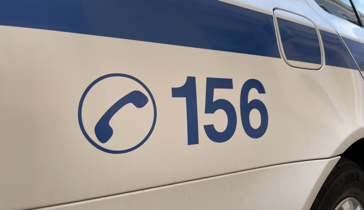 size3-17071368579852-60-senior-v-brne-sedel-na-kruhovem-objezdu-mumlal-a-rozhazoval-kolem-sebe-citrusy