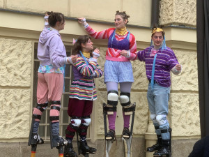 Průvodem studentů přes centrum Brna začal festival divadelních škol Setkání