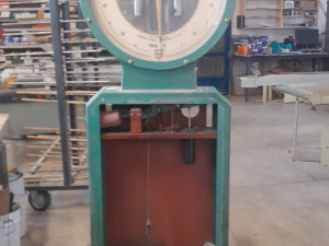 Stará zelinářská váha z Hodonína zdobí náměstí na pražském Žižkově