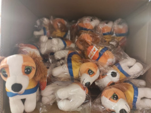 Jihomoravští záchranáři mají tisíc nových plyšových pejsků, které vozí k případům k utěšení dětí