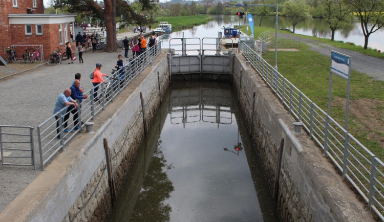 size3-16976214696002-60-do-batova-kanalu-natecou-dalsi-miliony-vodohospodari-pravi-plavebni-komory