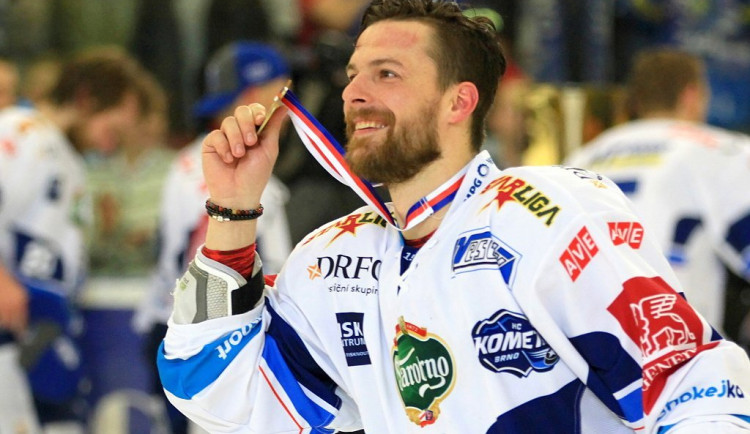 Do Brna se po roce v Českých Budějovicích vrací hokejový obránce Michal Gulaši