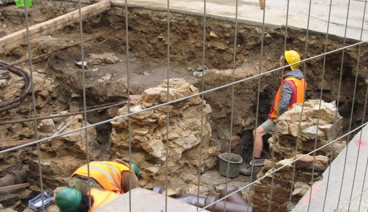Archeologové našli na Starém Brně doklady unikátní hrnčířské dílny