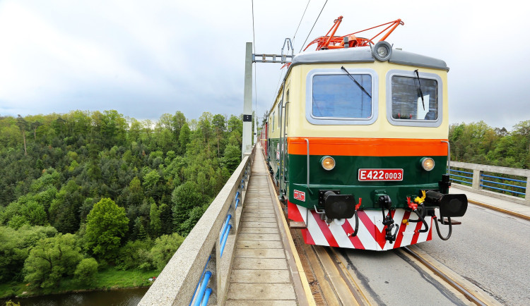 Kvůli opravě trati nepojedou do půlky června vlaky mezi Táborem a Bechyní