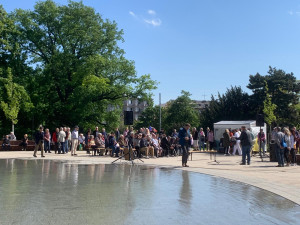 VIDEO: Příznivci komunistické strany oslavili na brněnském náměstí Svátek práce